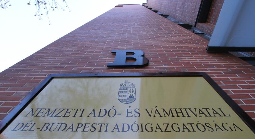 Megszólalt a NAV az aranykonvoj-ügyben: benzinkúti piszoár mellett hamisították a papírokat