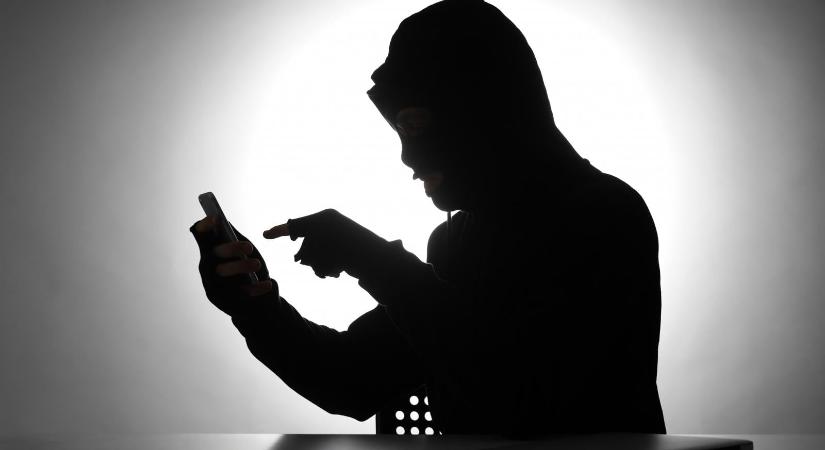 Vádat emeltek a fiatal ellen, aki robbantással fenyegetett csaknem 50 iskolát