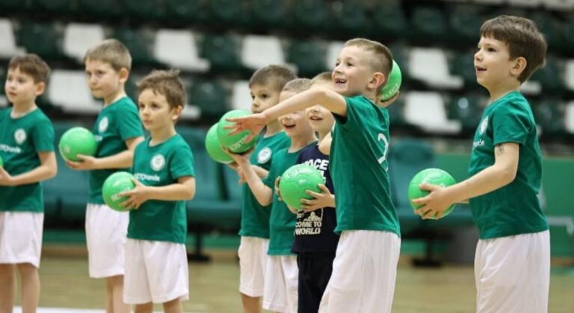 Apróságokkal építik a férfi kézilabdát