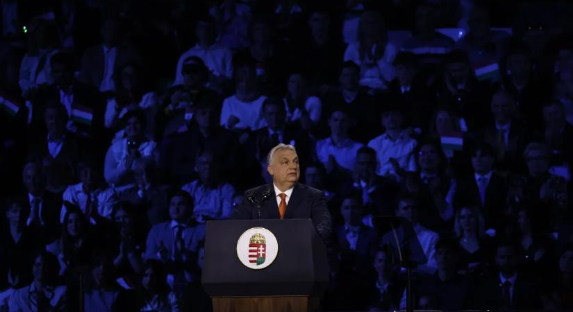 Orbán Viktor: mi kitartunk a védett üzemanyagárak mellett
