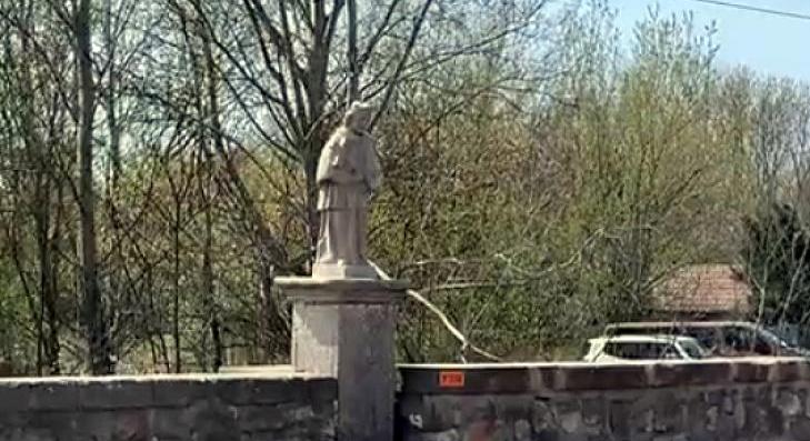 Nepomuki Szent János szobrot tettek rendbe Tarnamérán 