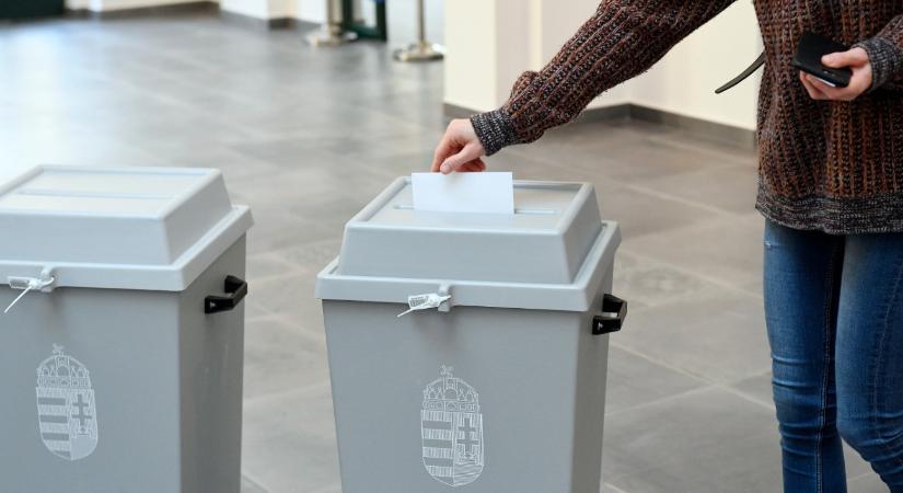 Pár órája maradt annnak, aki mégis Magyrországon szavazna
