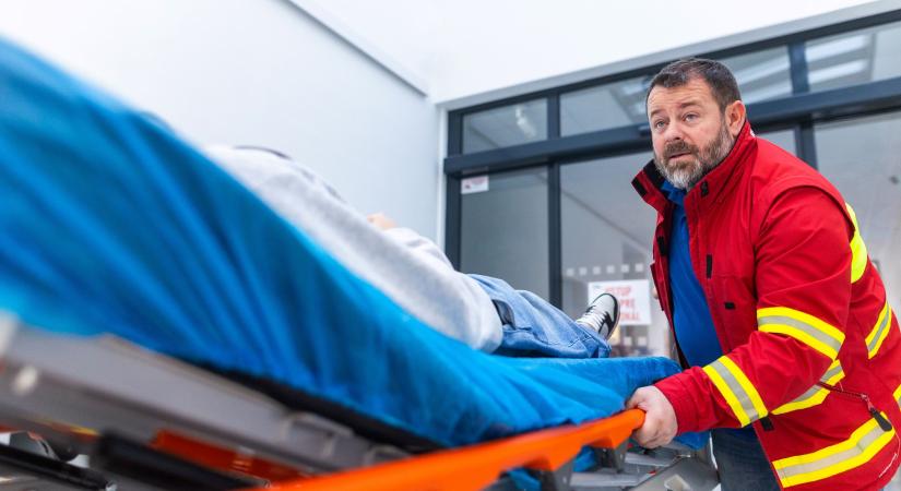 Mentőháború: az OMSZ egy magánszolgáltatóba kötött bele