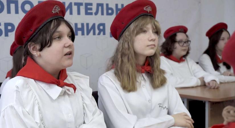 Így neveli katonának a gyerekeket Oroszország – a Senki tanár úr Putyin ellen című dokumentumfilmről