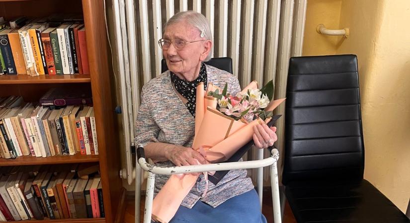 103 éves Debrecen második legidősebb lakosa, Gyöngyi néni, aki szerint az ember sok mindent kibír – fotókkal, videóval