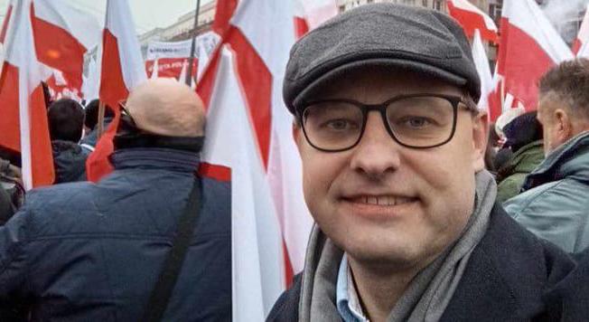 Közpénzzel kitömött alapítvány prominensének budai lakásában él az ide menekült lengyel politikus