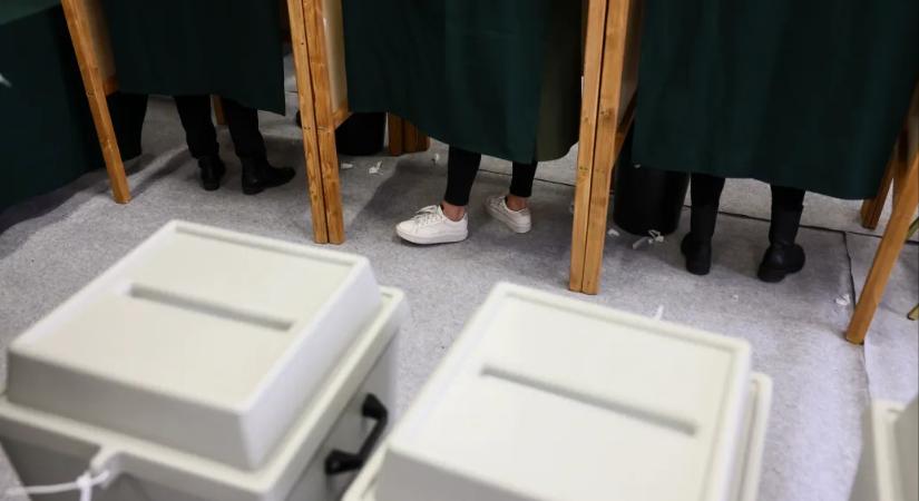 Délután 4 óráig töröltetheti magát a választási névjegyzékből az, aki mégis itthon szavazna
