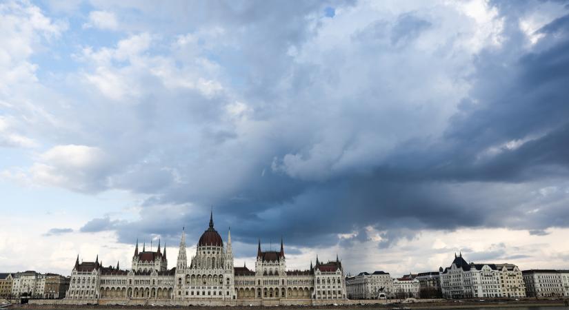 Napsütéses reggel után délutánra érkezik a hideg zuhany, de csak az ország egyik felére