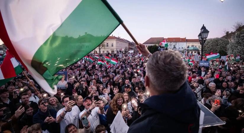 Medián: Kétharmados Tisza-áttörés és történelmi Fidesz-vereség várható