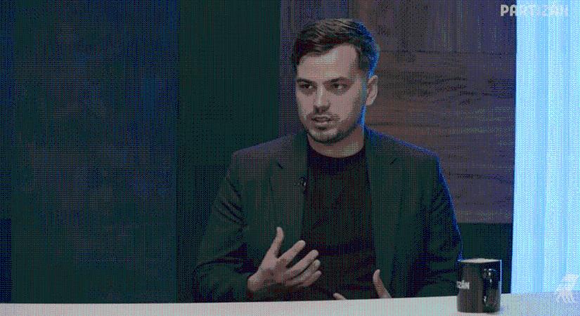 Az NNI újabb nyomozója borított: „Fuck Orbán, fuck Putyin”, áll a kiberbűnözési főosztály egyik ajtaján