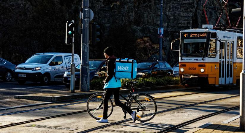 Feszítővassal támadtak egy ételfutárra Kolozsváron (VIDEÓ)