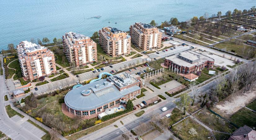 Kivonult a hatóság a hat nappal korábban átadott élményfürdőbe