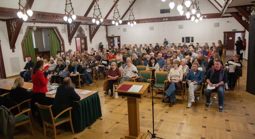 Esküt tettek a szavazatszámlálók