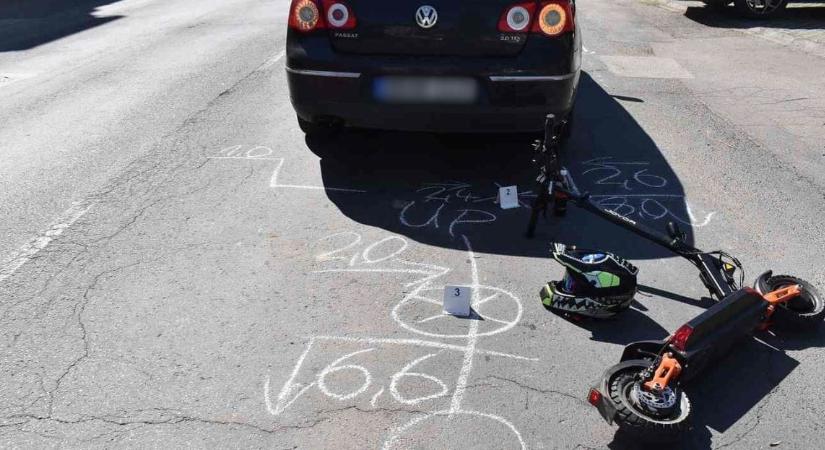 Megsérült egy 19 éves elektromos rolleres Nagykanizsán: nem vette észre a fékező autót, nekiment