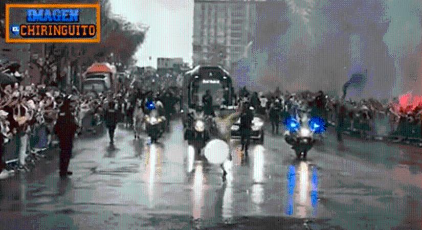 Csoda, hogy kikapott a Real Madrid? Meztelen férfi rohangászott a csapatbusz előtt