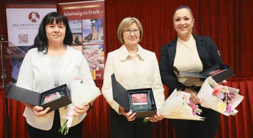 Áldozatot hoznak másokért, a közösségükért – civil szervezetek vezetőit díjazták Nyíregyházán (fotók, videó)