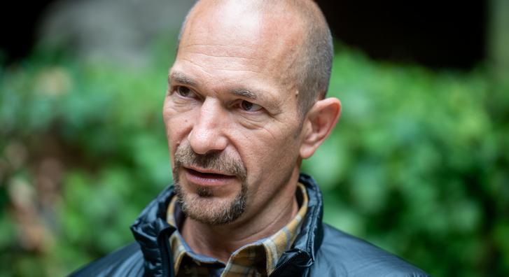 „Félve kattintottam a kommentekre” – Vadon Jani kapott hideget-meleget, amiért szerepel a Heti Hetesben, egy műsorvezető is beszólt neki