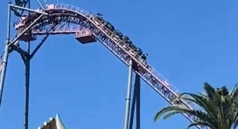 Rémálom a hullámvasúton: 45 méter magasan rekedtek az utasok a rekkenő hőségben – videó