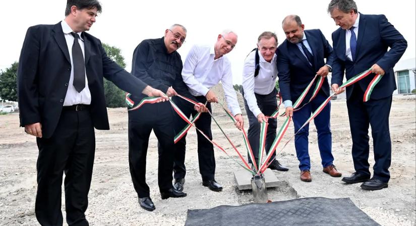 Úgy buzdít választásra Wáberer György, hogy maradtak az államhoz kötődő pozíciói