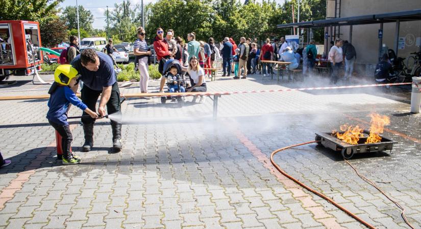 Kéklámpás nap Pilisjászfalun – testközelből ismerheted meg a hétköznapi hősök munkáját