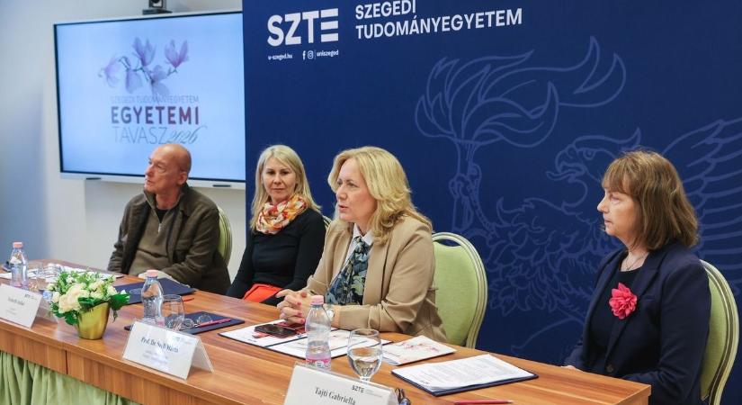 Irodalmi szenzáció Szegeden: Krasznahorkai László mindenkit meglep a bölcsészkar díszvendégeként