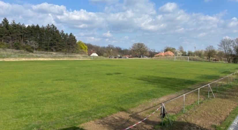 Megújult a csolnoki focipálya
