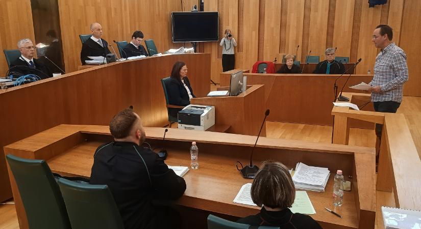 Jogerősen elítéltek két vádlottat a túlárazott pécsi buszvásárlás ügyében, aminek még az utolsó perbeszédében is előkerült a fideszes Bánki Erik neve