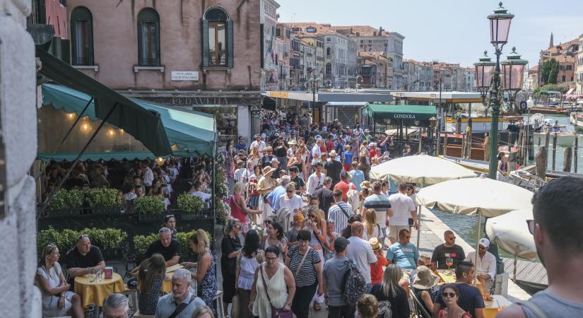 Újabb fizetős napokat vezettek be a magyarok egyik kedvenc városában – így úszhatod meg féláron