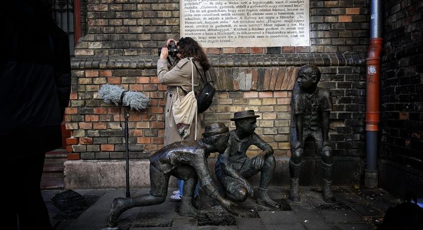 70 oldalas, a gyermekbántalmazás megelőzését segítő javaslatcsomagot kaptak a választáson induló pártok