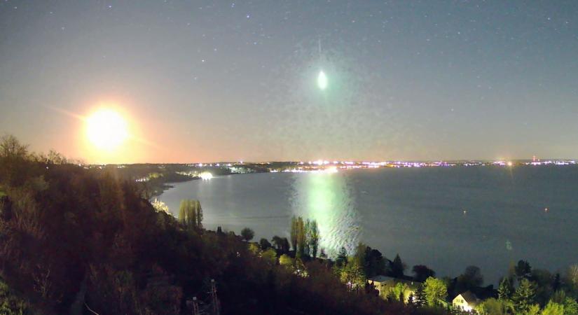 Zölden izzó tűzgömb ragyogta be a déli égboltot