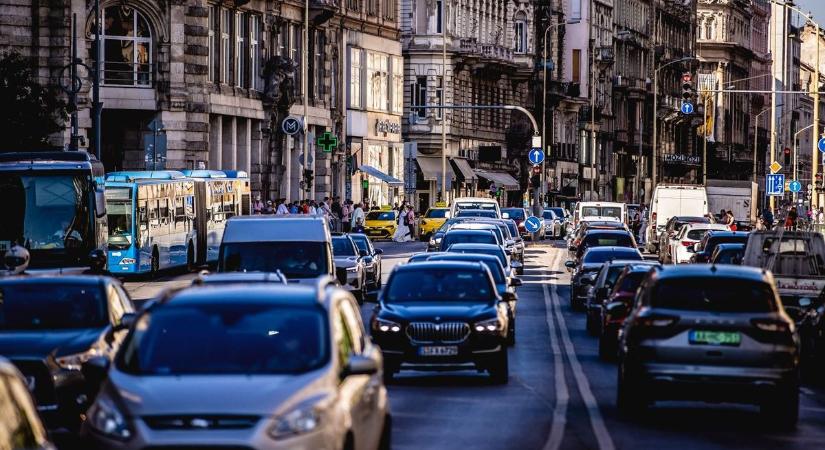 Még nincs vége: Budapestet még több közlekedési korlátozás béníthatja, a repülőtér is érintett
