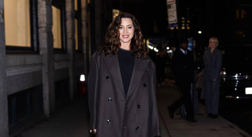 Egy évvel férje halála után első gyermekével várandós a népszerű színésznő