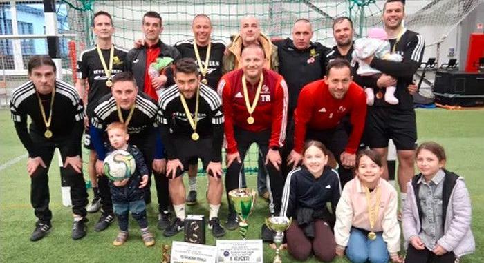 A kispályás királyok derbijével indul a bajnokság