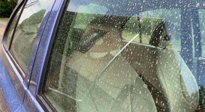 Ne most mosson autót: ónos esővel érkezik a szaharai homok Nógrádba