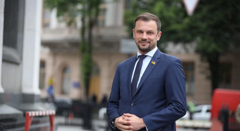 A tanárok szeptember 1-jétől 20%-os fizetésemelést kapnak – Babak