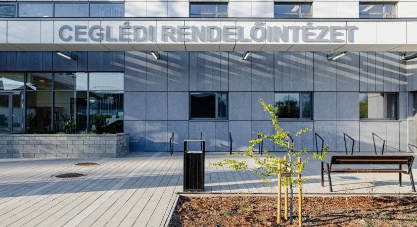 Átadták a Toldy Ferenc Kórház új épületét Cegléden