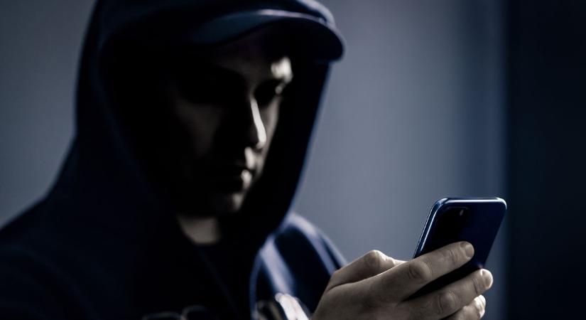 Banki ügyintézőnek adta ki magát a csaló, majd komoly összeget emelt le áldozata számlájáról