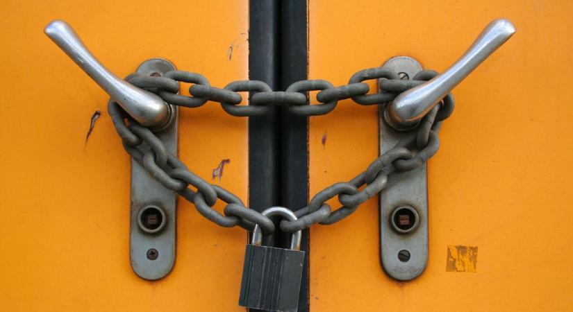 Belenéztek a kamerába, így buktak le a kanizsai trafikbetörők – tizenéves lányokat kapcsolt le a rendőrség