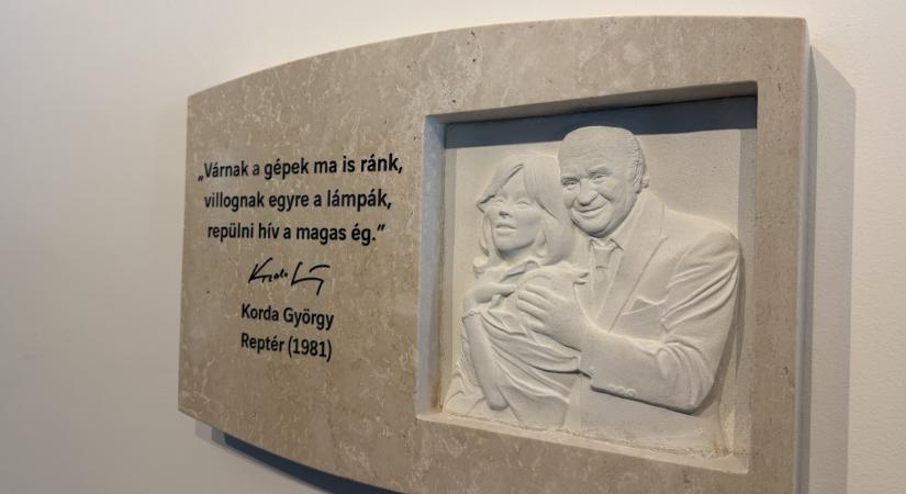 Emléket állítottak Korda Györgynek és Balázs Klárinak a budapesti repülőtéren