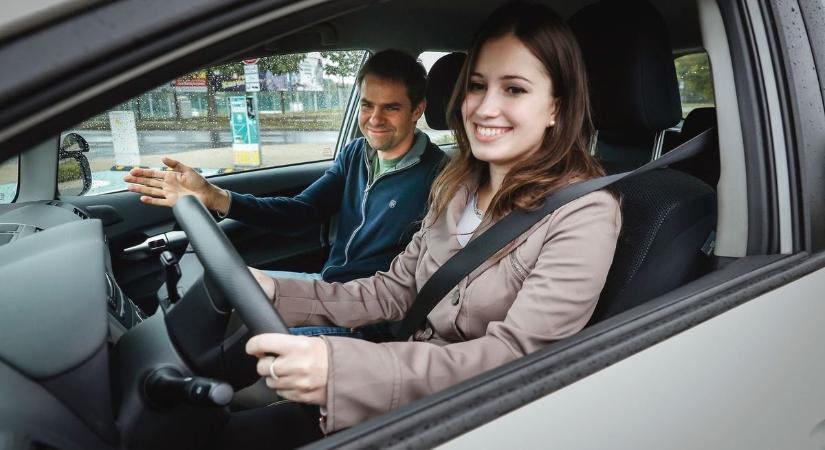 Megszavazták: ez válthatja fel a hagyományos forgalmit, egy életre elbúcsúzhatsz a zöld-arany okmánytól