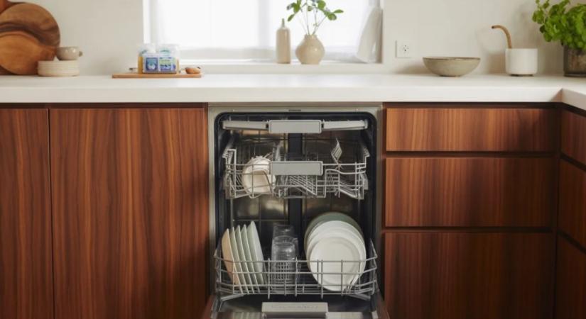 7 hiba, amit nem a mosogatógép követ el – mégis koszos marad az edény