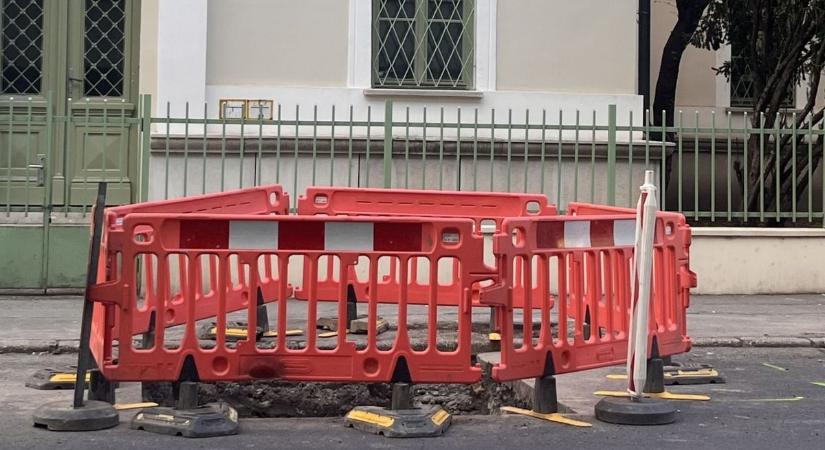Lezárták az egyik belvárosi utca egy részét Győrben - fotók