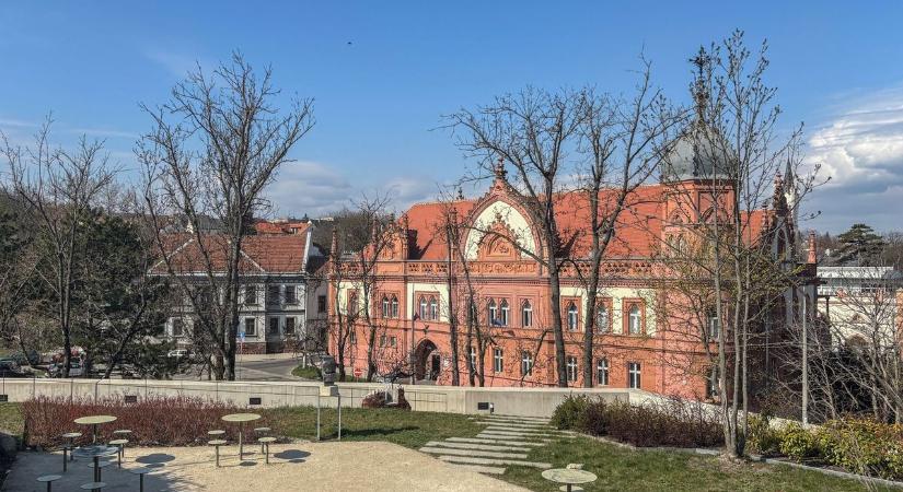 Hiába a napsütés, erős szél és hűvös fordulat csap le Veszprémre