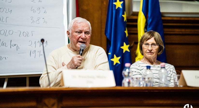 Ezt a társadalmi energiát már semmilyen erő nem tudja visszafordítani – Kéri László és Petschnig Mária Zita a leendő rendszerváltásról tartottak előadást
