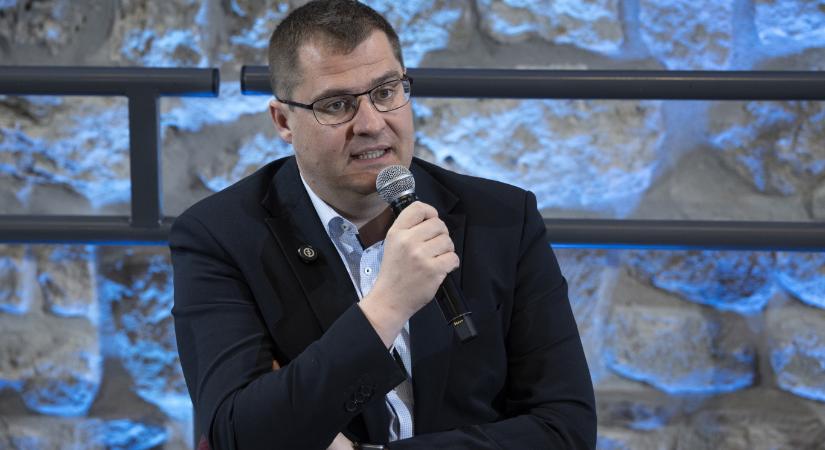 „Akikkel Te most közösséget vállalsz, azok szemében Te éppen ugyanolyan NER-es tolvaj, bűnöző vagy, mint mi” – Nagy János Wáberernek