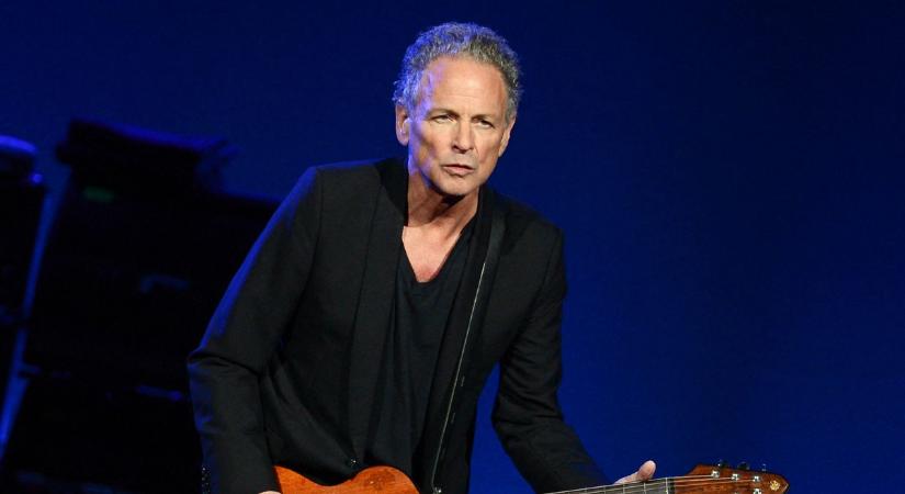 Sokkoló támadás: ismeretlen anyagot dobott a zaklató a Fleetwood Mac gitárosára