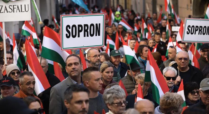 Elképesztően sokan várják Orbán Viktort Sopronban, folytatódik az országjárás