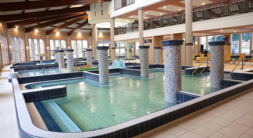 Égett a bőrük és csípte a szemüket: sokkoló, mi történt a Fehérvárhoz közeli fürdőben