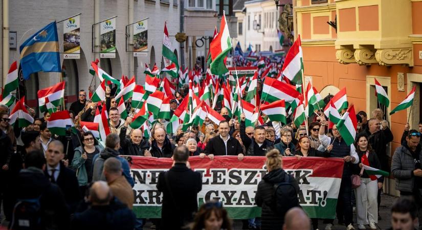 Hatalmas tömeg fogadta Orbán Viktort – Sopronban folytatódik a miniszterelnök országjárása (ÉLŐ)