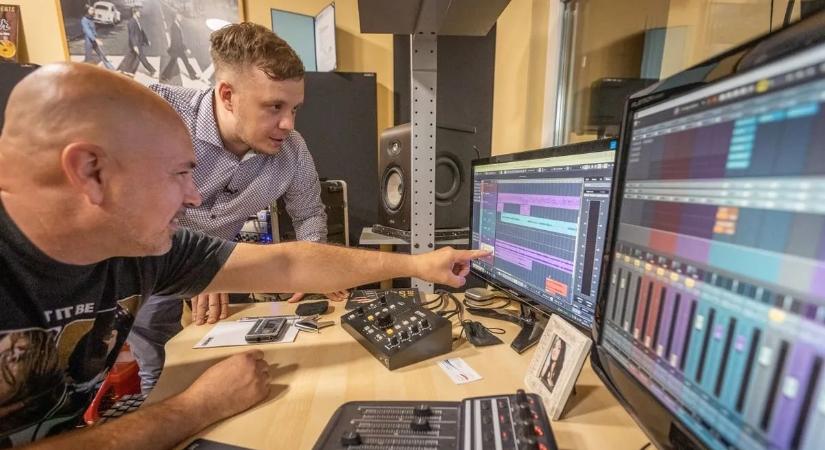 Ismét bíróság elé áll a Megasztáros énekes, fordulat a több százmilliós csalás ügyében